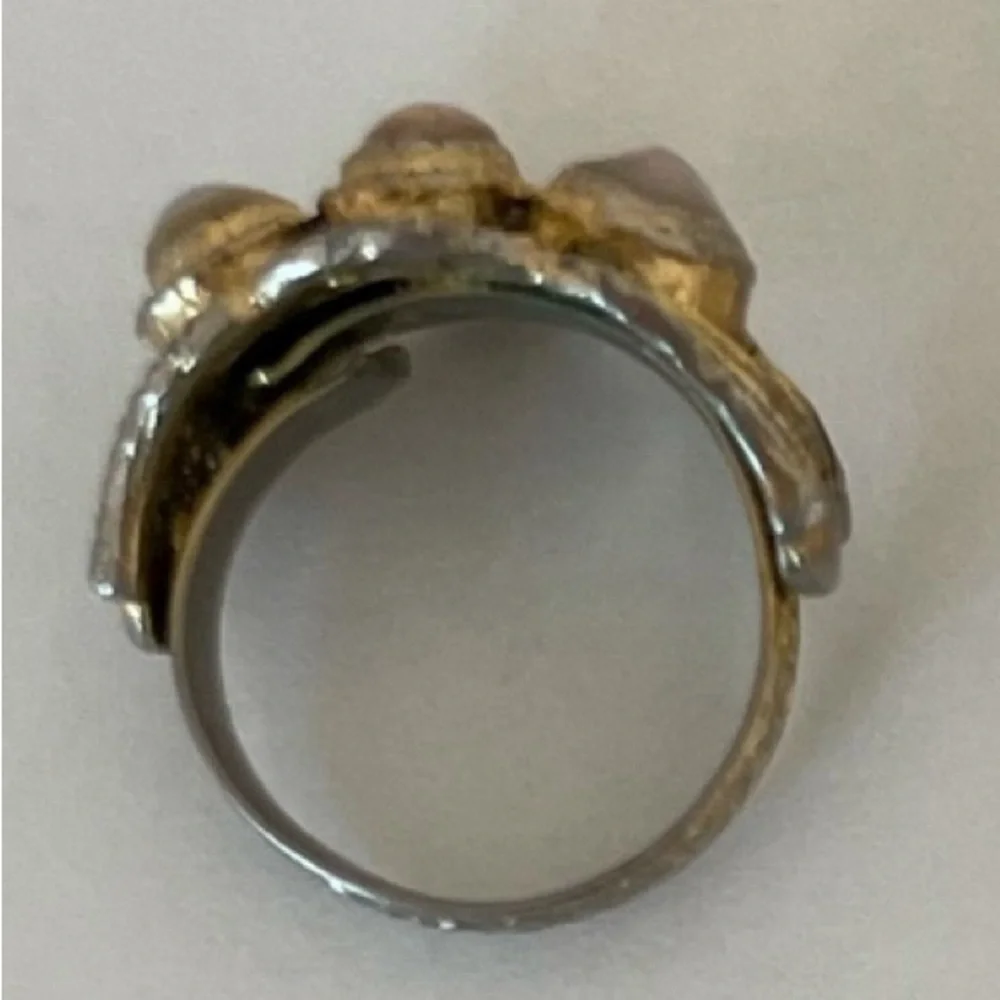 Elegant Vintage Ring 3 Stone Bezel Opal Moonstone Delicate Ornate Gold Filigree